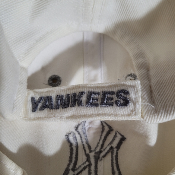 Men's American Needle New York Yankees 90's White w/Gray Velcro Back Adjustable - Picture 8 of 11